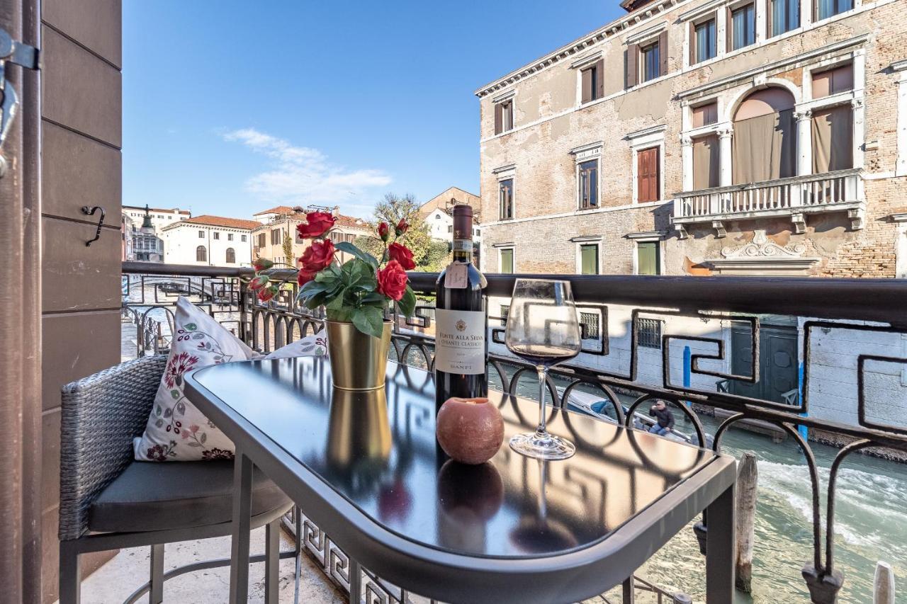 Italian Experience-Riva Degli Schiavoni Boutique Apartment Venedig Eksteriør billede